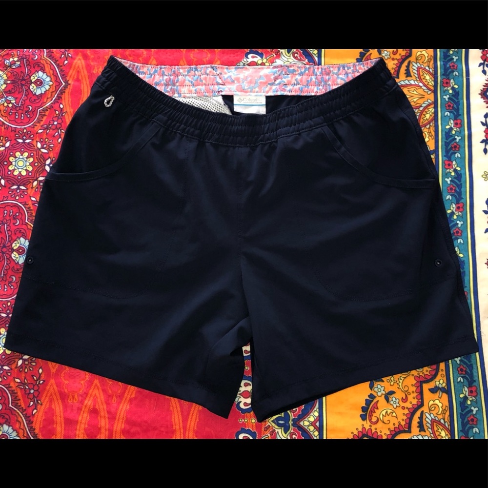 Columbia PFG women’s active wear shorts. In EUC!! Navy blue.